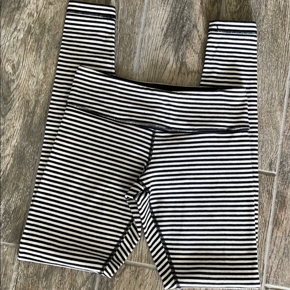 lululemon athletica Pants - Lululemon classic stripe organic cotton leggings S